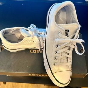 Women’s size 8 Converse